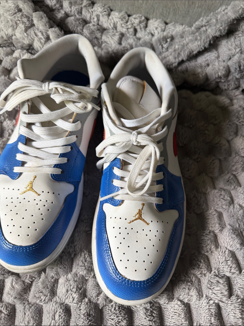 Jordan Kids Low-Top Sneakers In White, Blue & Gold